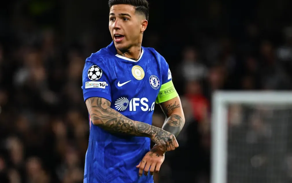 Rosenior's Clarification: "He Is Completely Committed"